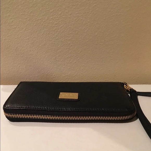 Kenneth Cole Large ZipAround Wristlet Black Wallet - Picture 3 of 7